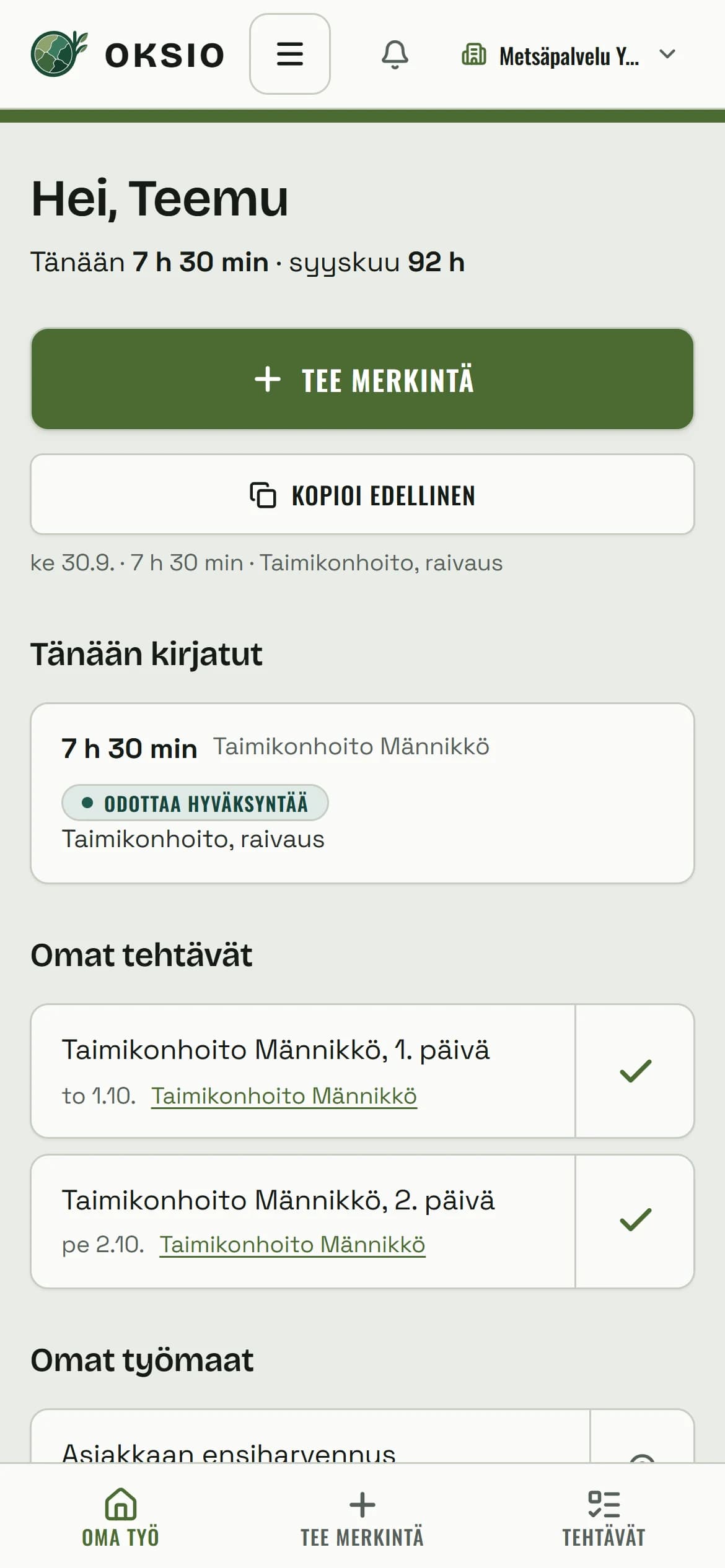 Oma työ -näkymä puhelimessa: Hei, Teemu, tänään 7 h 30 min ja syyskuu 92 h, Tee merkintä -painike, tänään kirjattu taimikonhoito odottaa hyväksyntää ja omat tehtävät 1.10. ja 2.10.