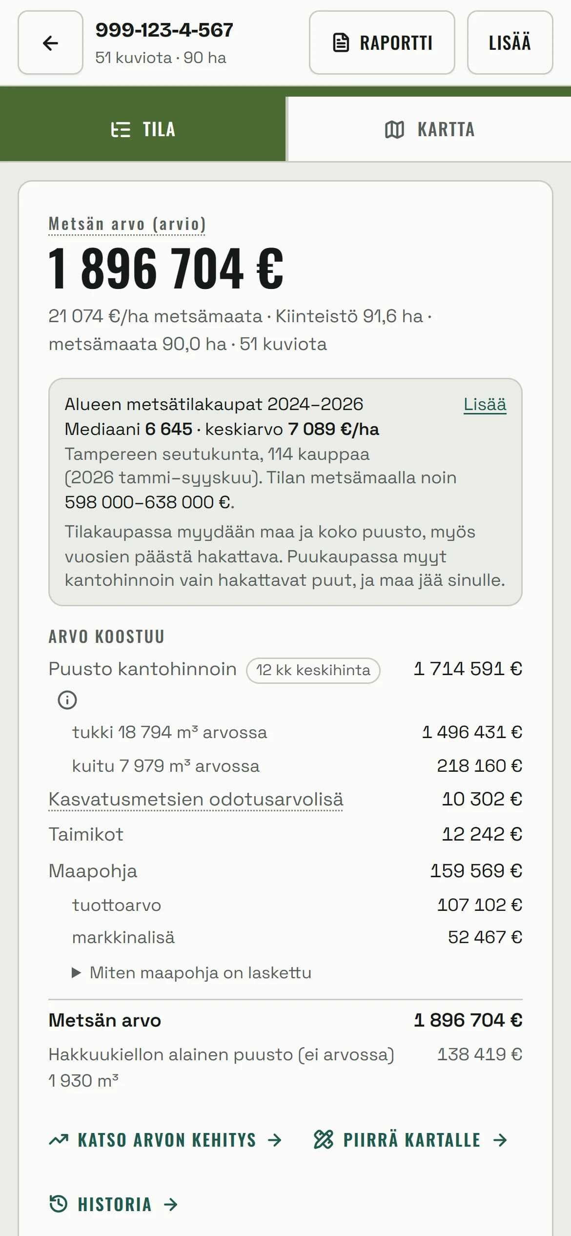 Puhelinnäkymä, jossa metsän arvo 1 896 704 euroa, alueen metsätilakauppojen mediaani 6 645 €/ha ja arvon osat riveittäin: puusto 1 714 591 €, odotusarvolisä, taimikot ja maapohja 159 569 € (tuottoarvo ja markkinalisä); alla linkit Katso arvon kehitys, Piirrä kartalle ja Historia.